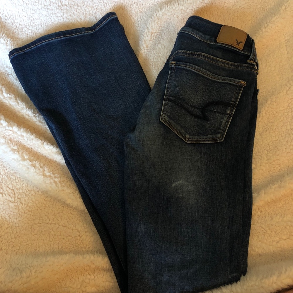 AMERICAN EAGLE MEDIUM WASH BOOT CUT JEANS